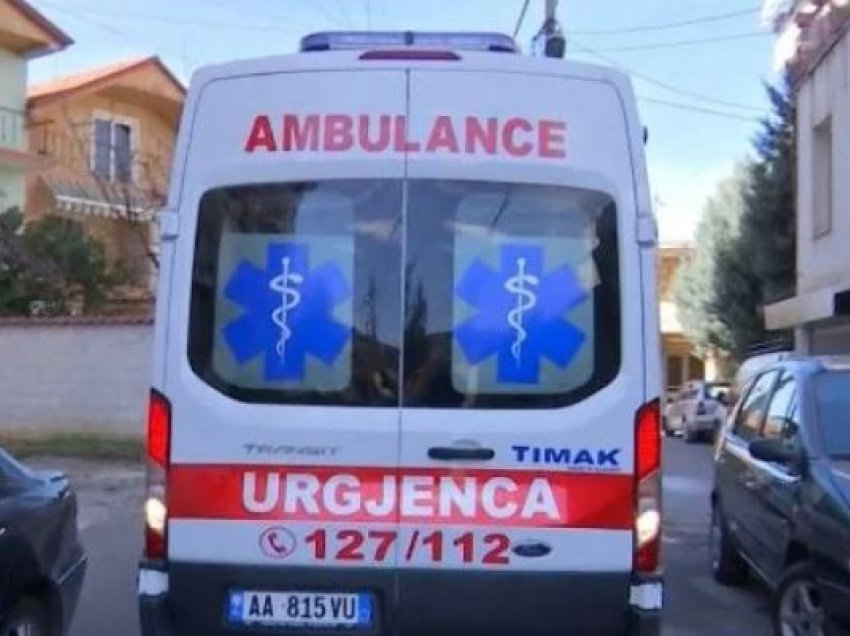 Aksident në aksin Korçë-Maliq/ “Benzi” del nga rruga, plagoset pasagjeri