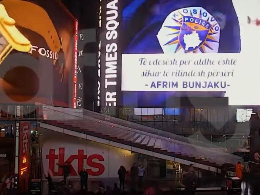 Billbordi digjital, ikonë e “Times Square” me emblemën e policisë së Kosovës dhe policit Afrim Bunjaku