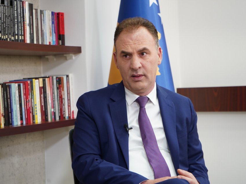 Limaj thotë se gjeneza e Vuçiqit është paramilitare 