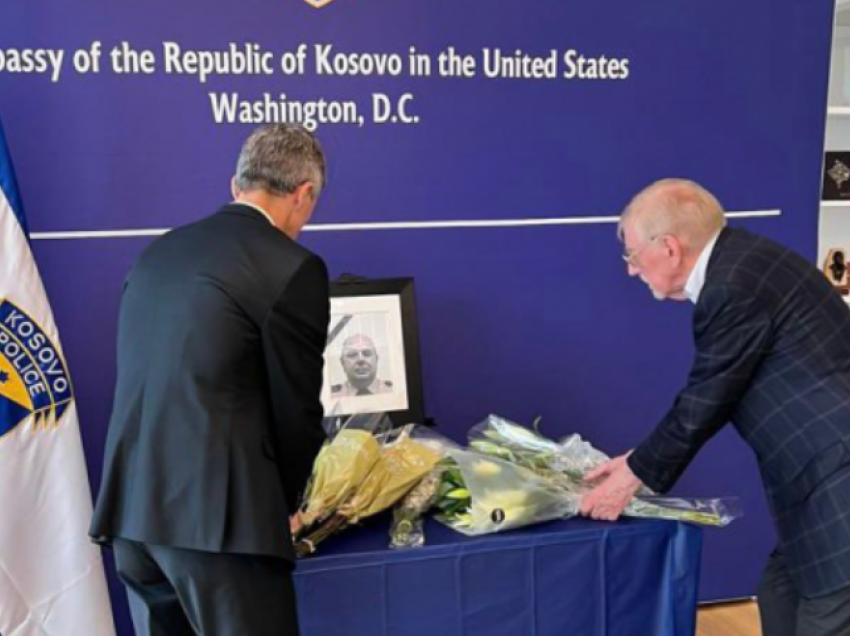 Shqiptarët nderojnë Afrim Bunjakun në Uashington, i pranishëm edhe William Walker e kreu i ushtrisë shqiptare