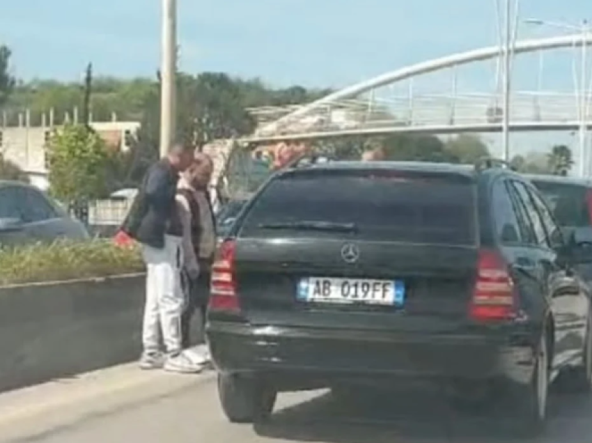 Aksident i katërfishtë në autostradën Tiranë-Durrës, krijohen radhë të gjata trafiku