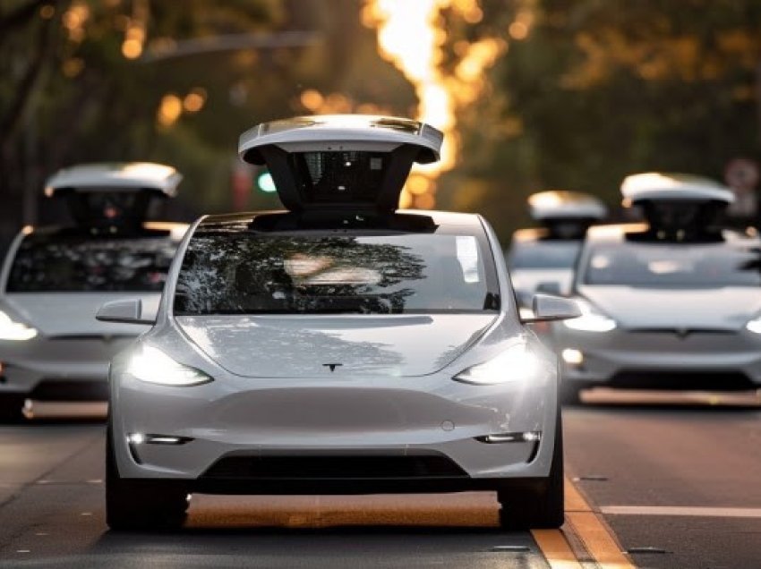 ​Tesla do të prezantojë robot-taksin më 8 gusht