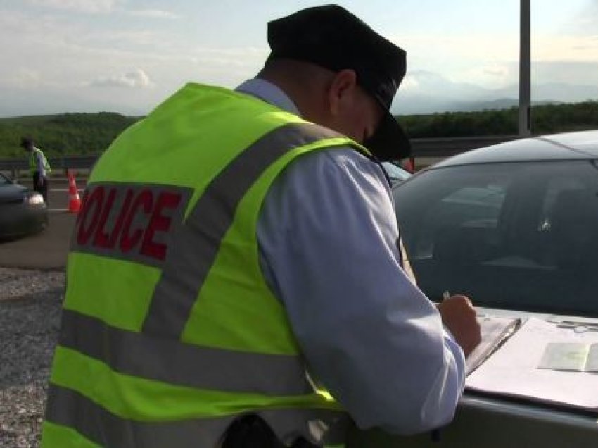 Policia shqiptoi 687 tiketa trafiku brenda 24 orëve