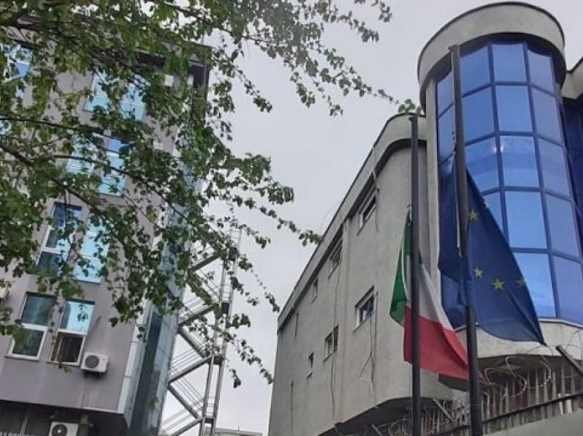 Edhe Ambasada italiane ul flamujt në gjysmështizë për gratë e vrara: Tani është koha për të vepruar