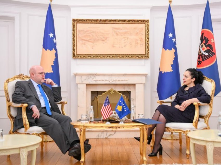 Ndalimi i policëve të Kosovës nga Serbia, deklarohet ambasadori Hovenier