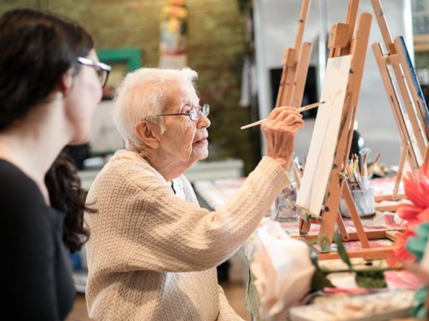 Pesë efektet që kanë aktivitetet artistike në trurin e njerëzve në moshë