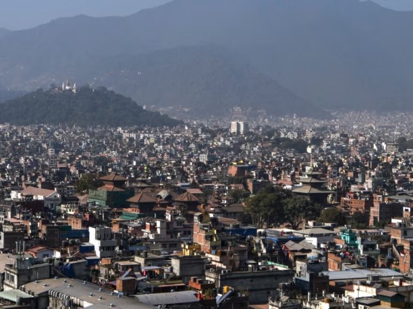 Aeroporti i ndërtuar nga Kina në Nepal nxit shqetësime mbi kurthin e borxhit 