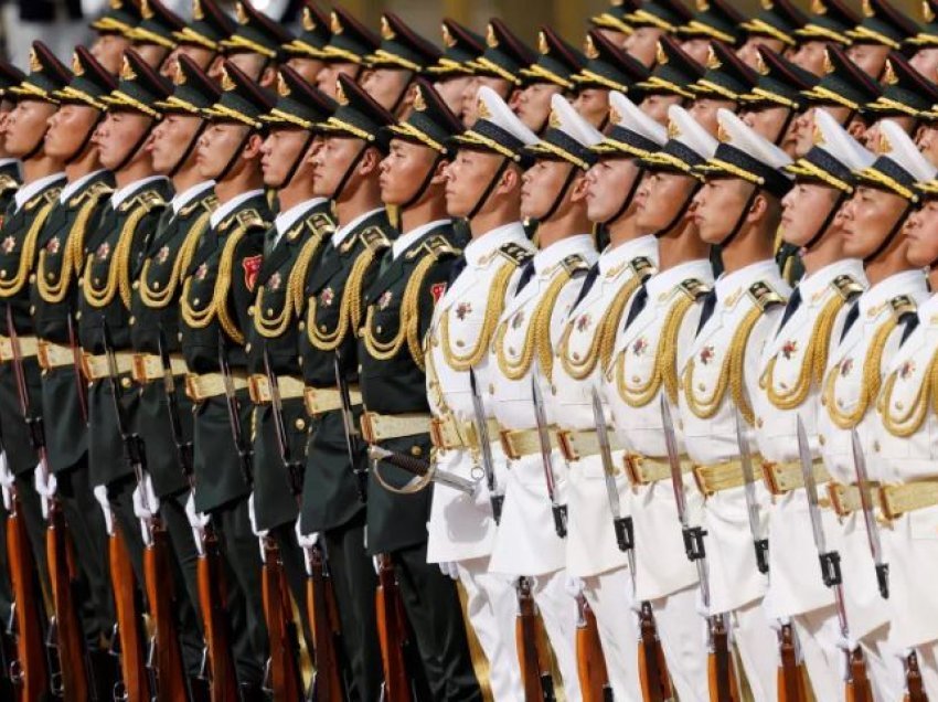 Xi ‘trondit’ ushtrinë e Kinës, u tregon se si të luftojë dhe fitojë luftërat moderne
