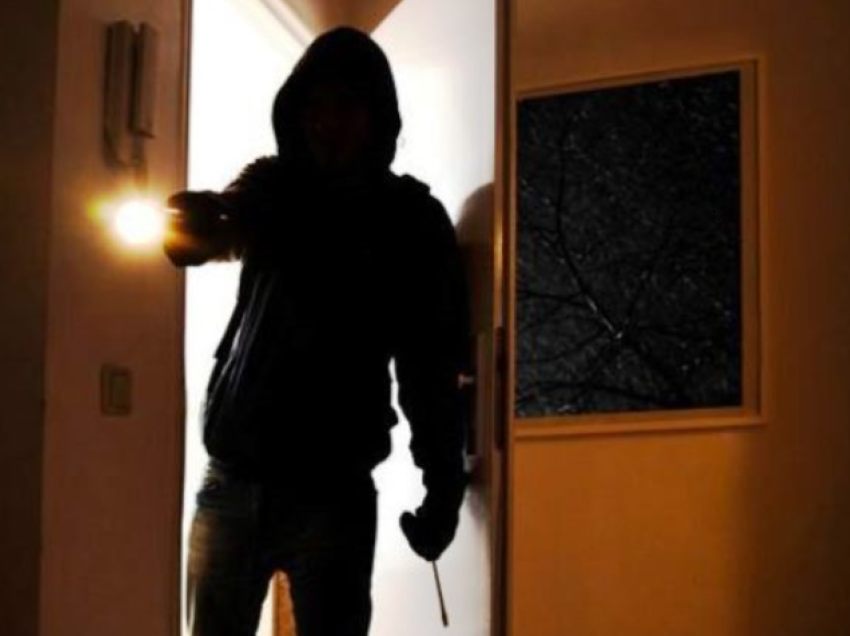 Po kryente vjedhje në bodrumin e një banese, Policia kap në flagrancë hajnin në Gjakovë