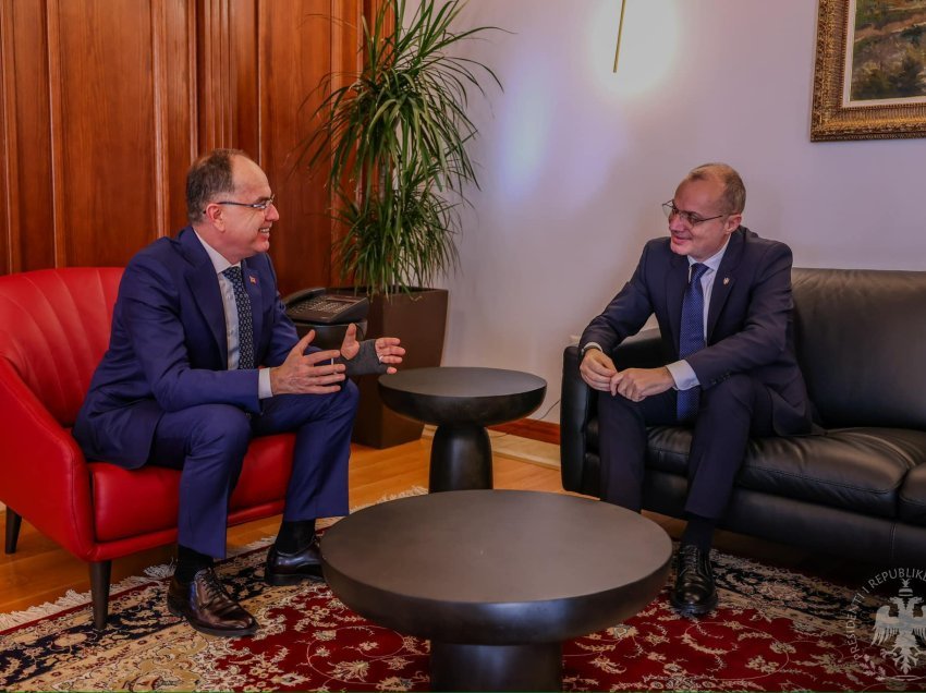 Nga situata në rajon te marrëveshja me Italinë për pensionet dhe dekretimi i ambasadorëve të rinj, presidenti Begaj takohet me ministrin e Jashtëm