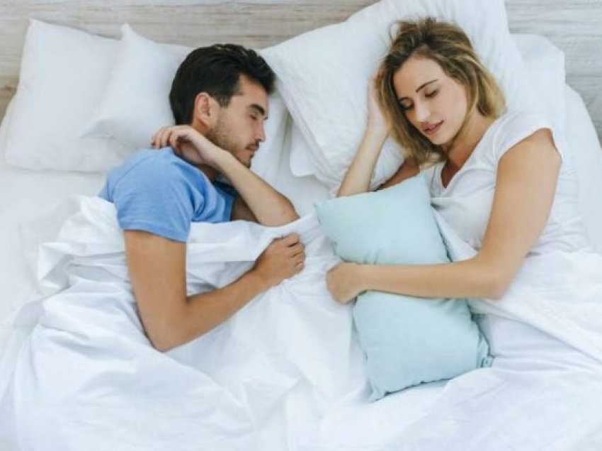 Nëse flini pak dëmtoni marrëdhënien tuaj në çift