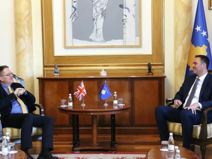 Abbott i rithekson Konjufcës vazhdimin e përkrahjes së shtetit britanik për Kosovën