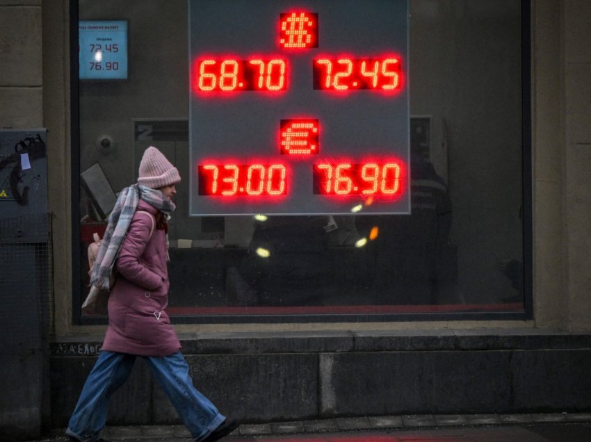 LIVE: Ekonomia ruse përtoke – Ku do të shkojnë rreth 300 miliardë dollarë të aseteve të Bankës Qendrore Ruse?