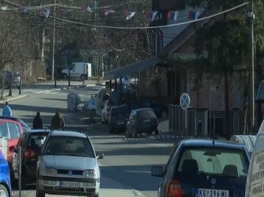 Qytetarët serbë në Leposaviq thonë se po përdorin euro dhe dinar