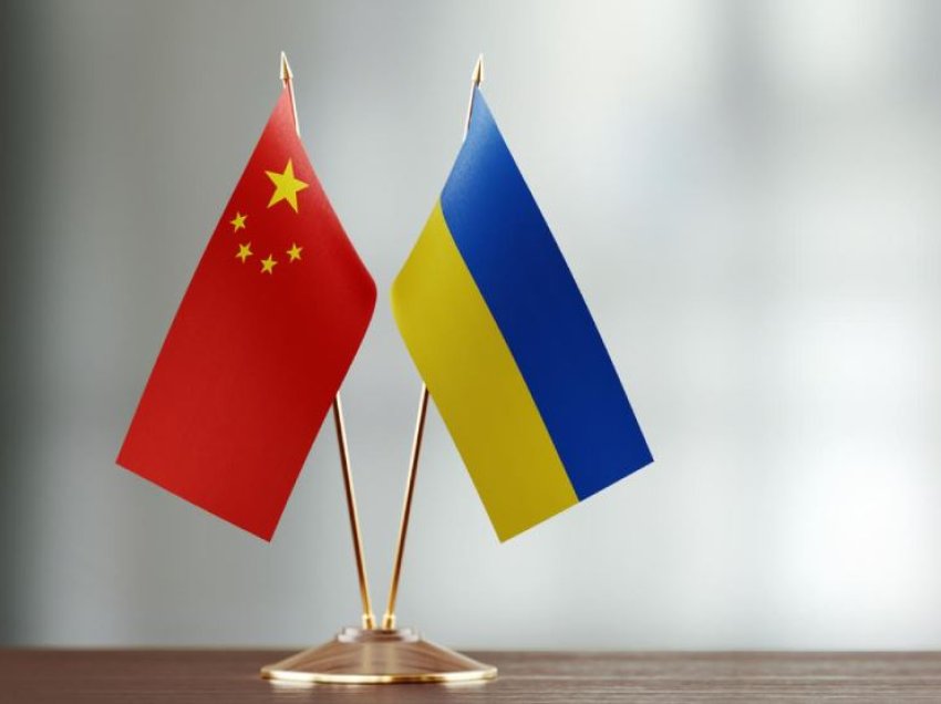 Kina i thotë Ukrainës se “nuk i shet armë vdekjeprurëse” Rusisë