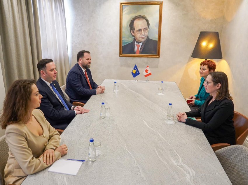 Abdixhiku takon ambasadoren kanadeze në Kosovë, flasin për zhvillimet aktuale dhe qëndrimin e LDK-së