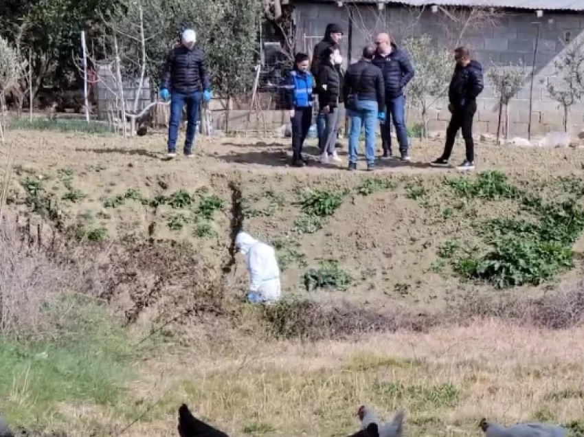 Vrau babanë dhe e varrosi, policia çon në vendin e ngjarjes 19-vjeçaren nga Durrësi