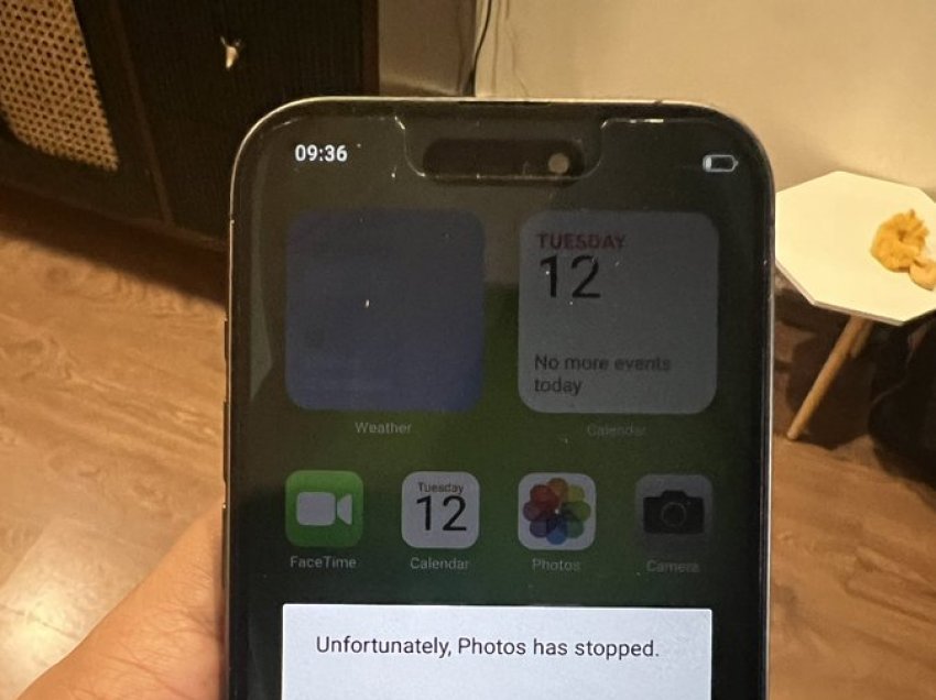 Burri ndan fotot e “iPhone 15 të rremë” që pranoi nga Amazon - reagon kompania