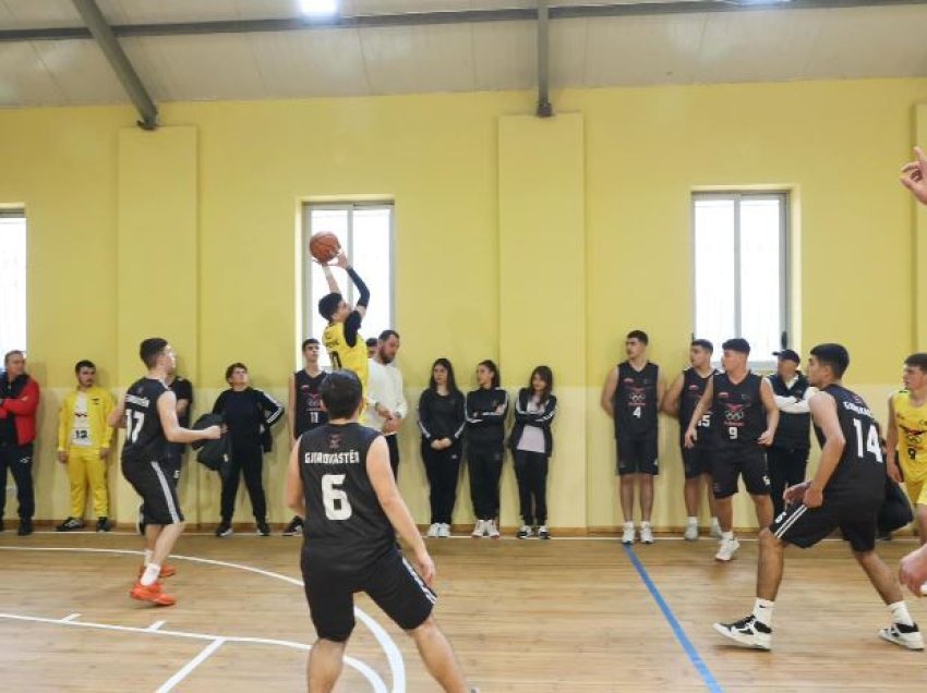 “Kushte fantastike për të rinjtë”, Rama ndan pamjet nga ambientet e reja sportive të gjimnazit ‘Asim Zeneli’ në Gjirokastër