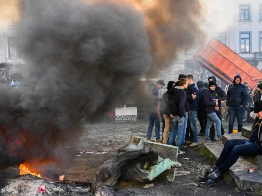 Bruksel, protestë e dhunshme e fermerëve para Këshillit Evropian