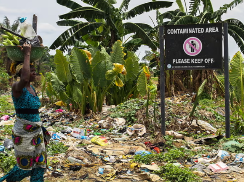 Grupi energjitik Shell duhet të pastrojë ndotjen para largimit nga delta e Nigerit, thotë raporti 