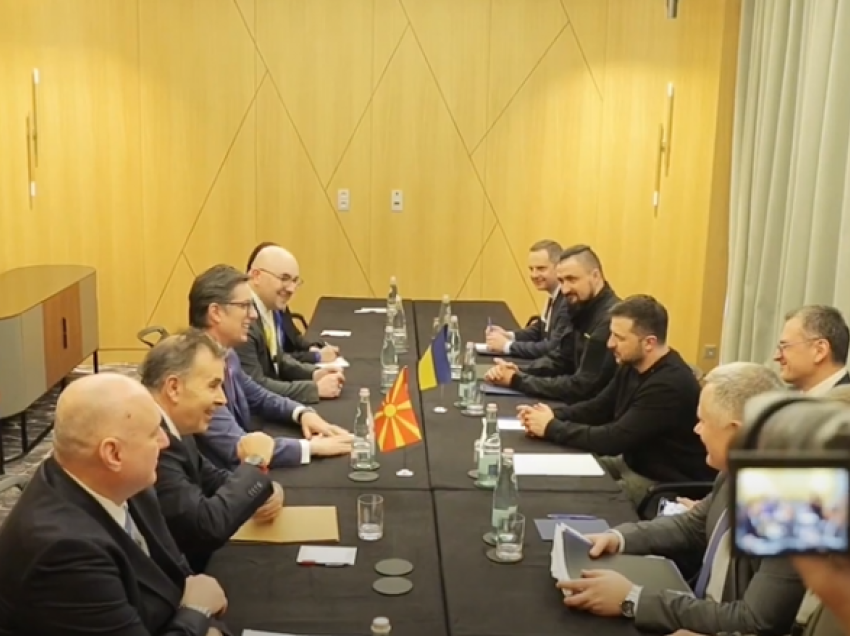 Pendarovski takoi Zelenskyn në Tiranë: Maqedonia e Veriut mbështet anëtarësimin e Ukrainës në NATO