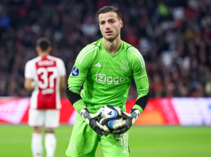 Tre klubet e mëdha angleze kërkojnë portierin shqiptar të Ajax-it