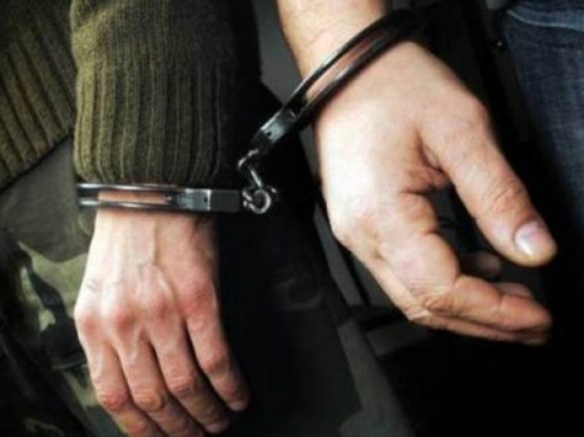 Dy të arrestuar për posedim të substancave narkotike në Prishtinë