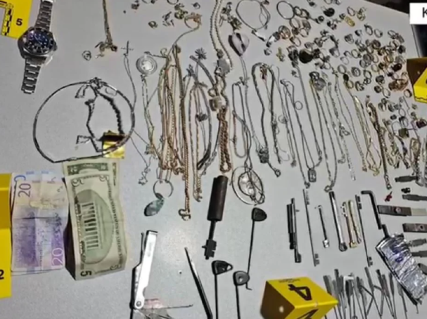 Sekuestrohen 190 bizhuteri floriri dhe një “Rolex” në Kakavijë, arrestohen dy persona