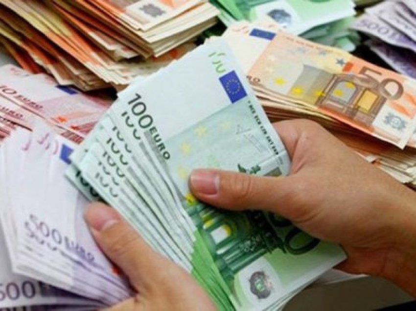 Çfarë po ndodh sot me monedhat e huaja? Ja me sa këmbëhen sot euro dhe dollari, 7 Janar 2024