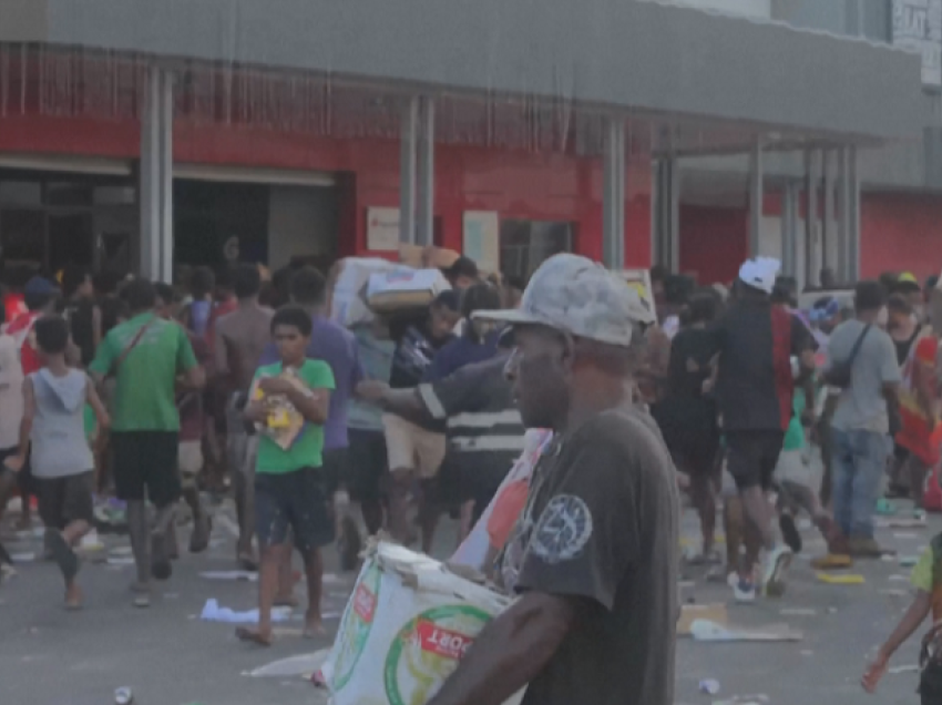 Policia tenton të vërë nën kontroll bastisjet e dyqaneve në Papua Guinea e Re 