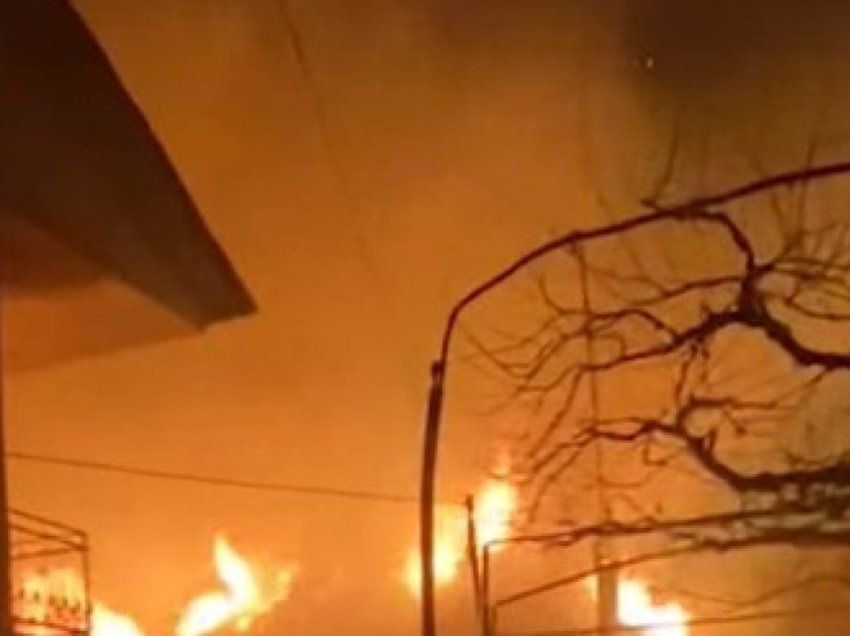 Shkrumbohen nga zjarri pesë banesa në Burrel, shpëtojnë mrekullisht familjarët