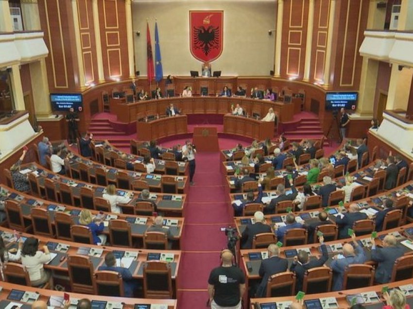Nga debatet opozitë-mazhorancë te marrja e mandatit të Ahmetajt, ja çfarë pritet të ndodhë në sesionin e ri parlamentar