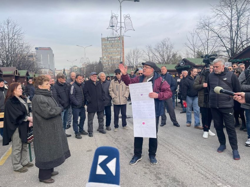 Qytetarët protestojnë kundër mbylljes së rrugës “George Bush” nga Komuna e Prishtinës