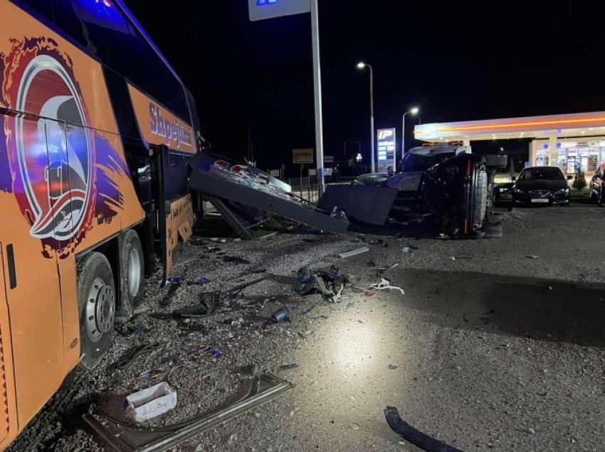 Pamje të frikshme: Vetaksidentohet një autobus në magjistralen Gjakovë – Prizren