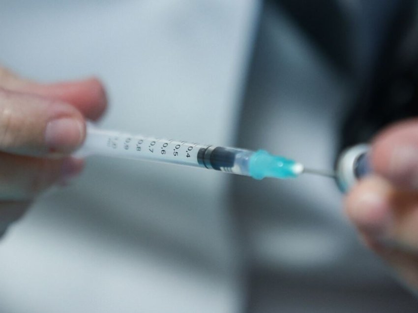 OBSH: Vaksinat kundër COVID-it shpëtuan 1.4 milion jetë në Evropë