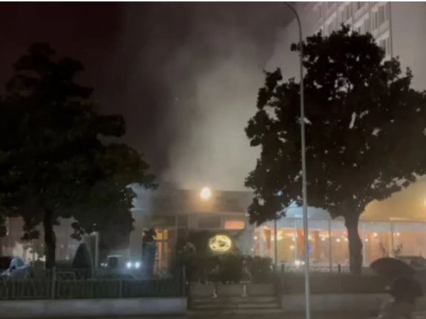  Përfshihet nga flakët hoteli në qendër të Shkodrës, evakuohen klientët - ja cili dyshohet të jetë shkaku