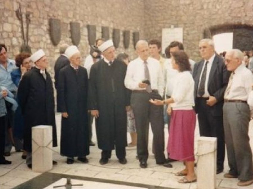 Imamët nga Amerika, homazhe te varri i Skënderbeut në Lezhë