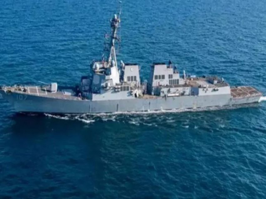 Houth thotë se sulmuan anijen amerikane në Gjirin e Adenit