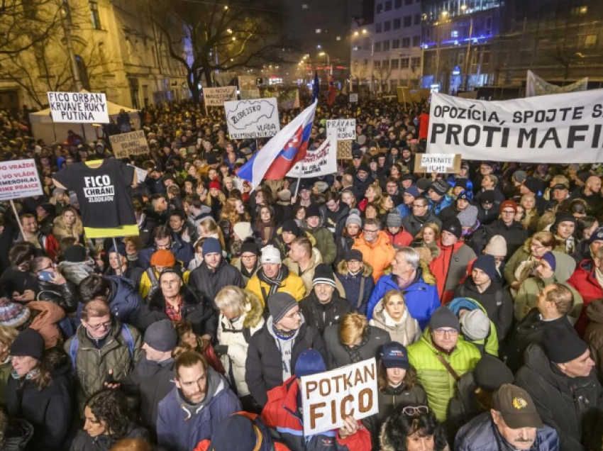 Rrugët e Sllovakisë “ziejnë” nga protestat masive