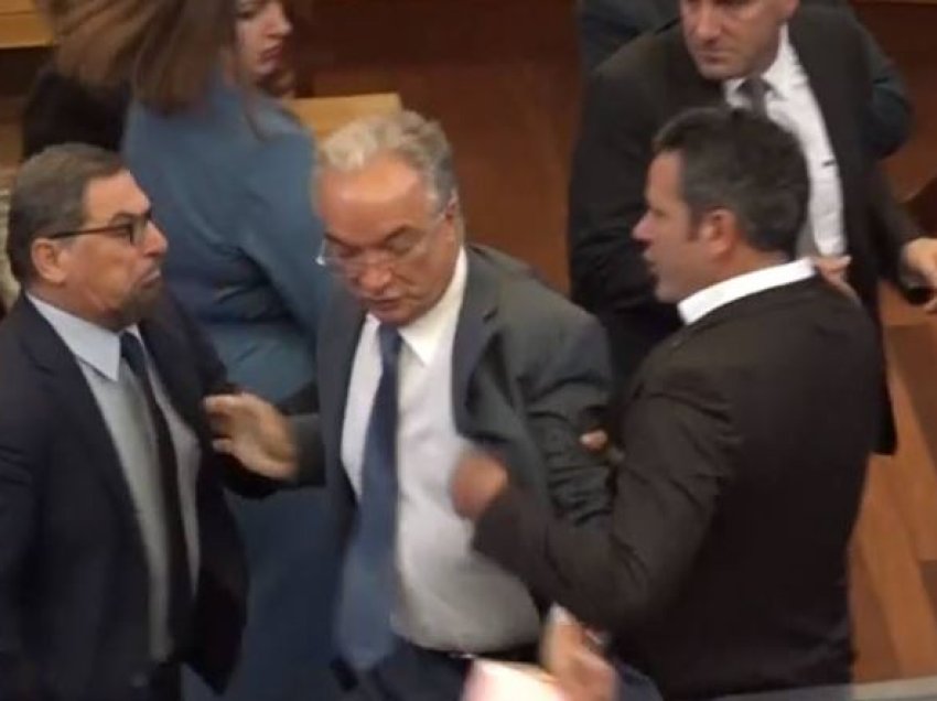 Xhavit Haliti dënohet me 1 mijë euro gjobë për sulm ndaj Arben Gashi