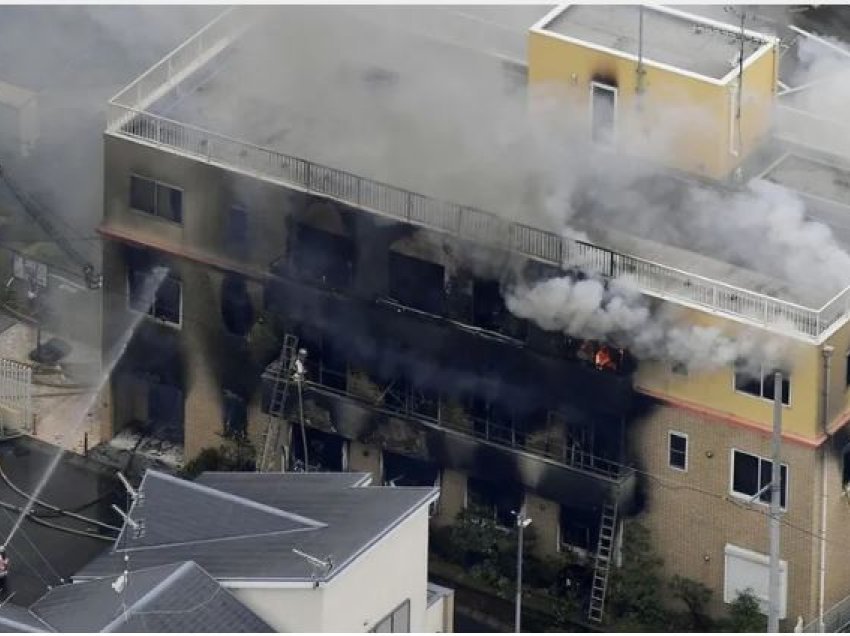 Japoni, një burrë u dënua me vdekje për zjarrin në një studio animacioni në Kioto që vrau 36 persona