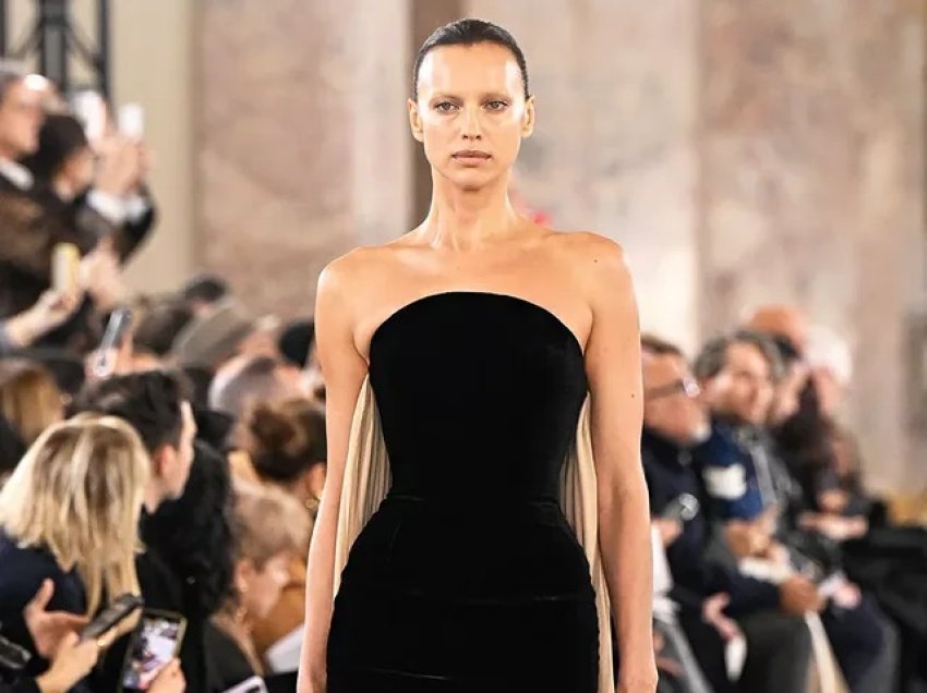 Irina Shayk nuk njihet pas ndryshimit në pistën e Schiaparelli në Javën e Modës në Paris