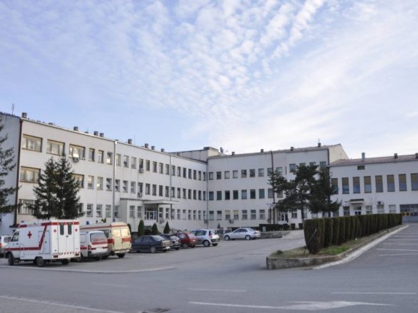 Një 20-vjeçar nga Novobërda u dërgua pa shenja jete në Spitalin e Gjilanit, policia nis hetimet