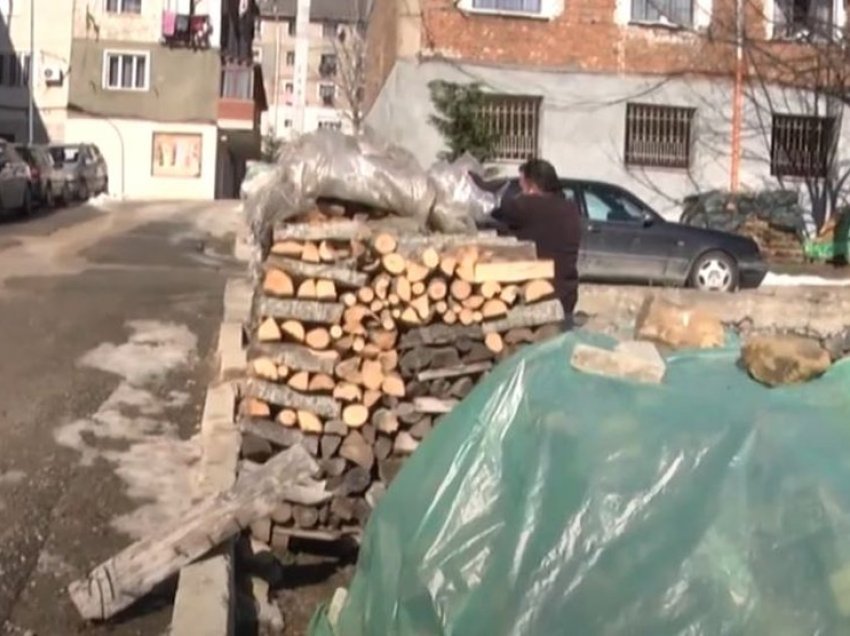I ftohti i acartë 'kapërcen' çmimin e druve të zjarrit, qytetarët ankohen: Kostoja e ngrohjes e papërballueshme