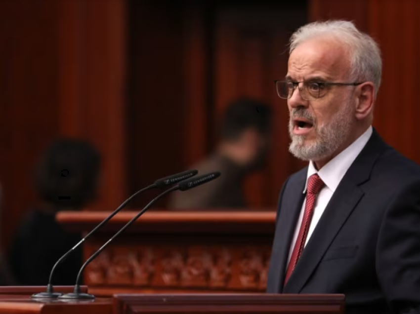 Talat Xhaferi betohet si kryeministri i parë shqiptar i Maqedonisë së Veriut