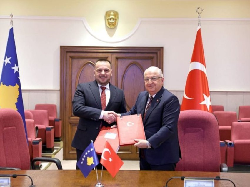 Kosova dhe Turqia nënshkruajnë marrëveshje ushtarake