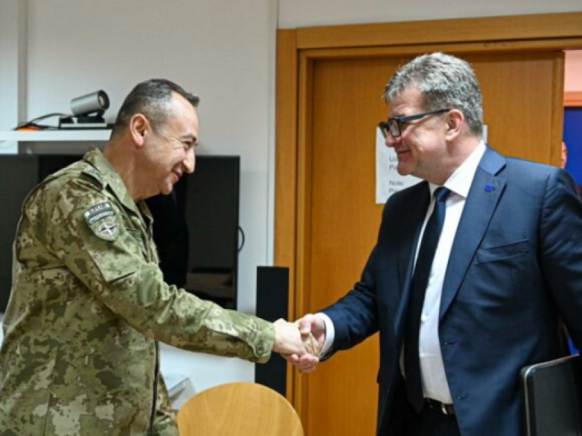 Lajçak u takua edhe me komandantin e KFOR-it, detaje nga diskutimi mes tyre