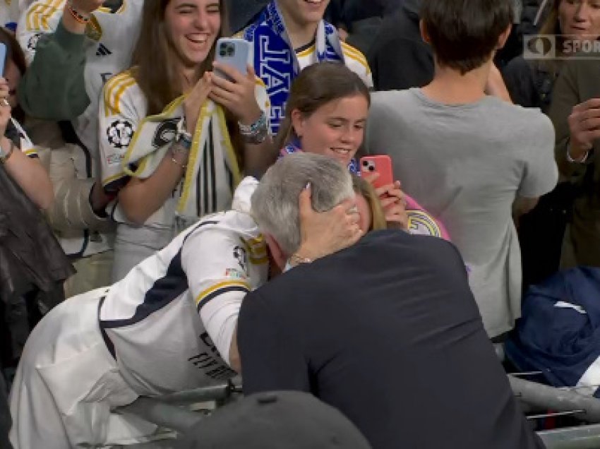 Ancelotti në tribunë për t’u përqafuar me gruan