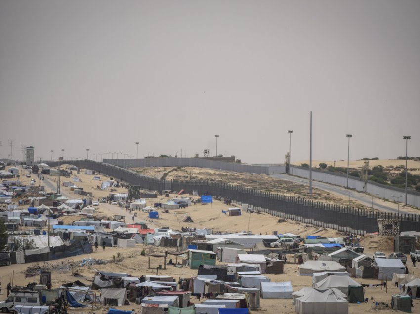 Raportohet se zyrtarët amerikanë, egjiptianë dhe izraelitë do të diskutojnë të dielën për rihapjen e kalimit Rafah